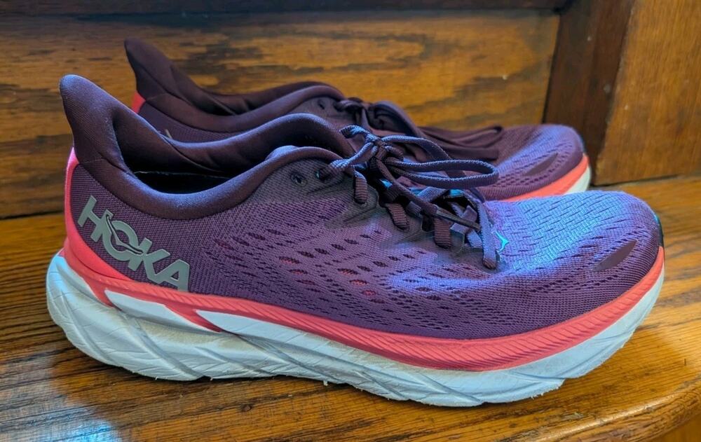Hoka One One Clifton 8 Women’s Running Shoes Size 8.5B Grape Wine Berry 1119394